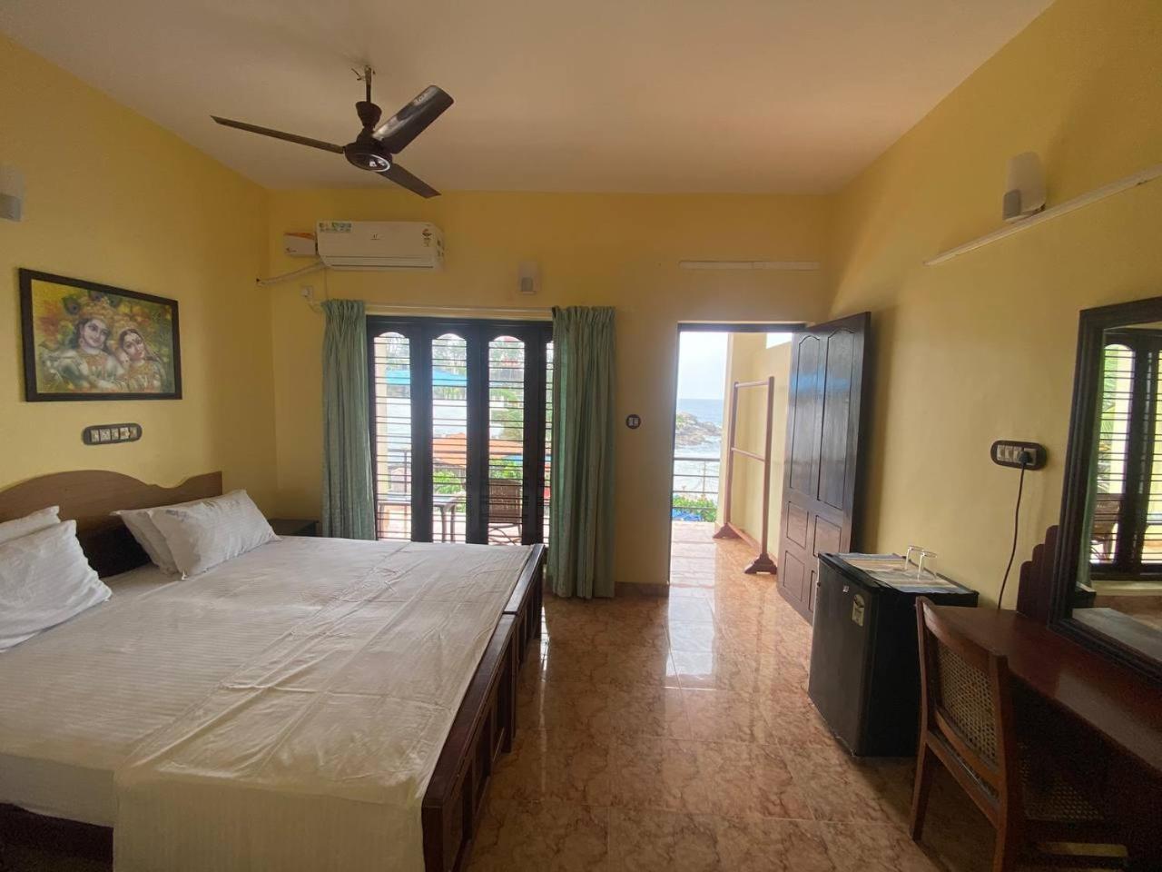 Karma Ayurvedic Beach Resort Kovalam Zimmer foto